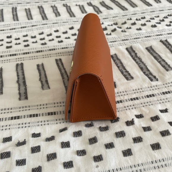 Tory Burch Case - Picture 4 of 8